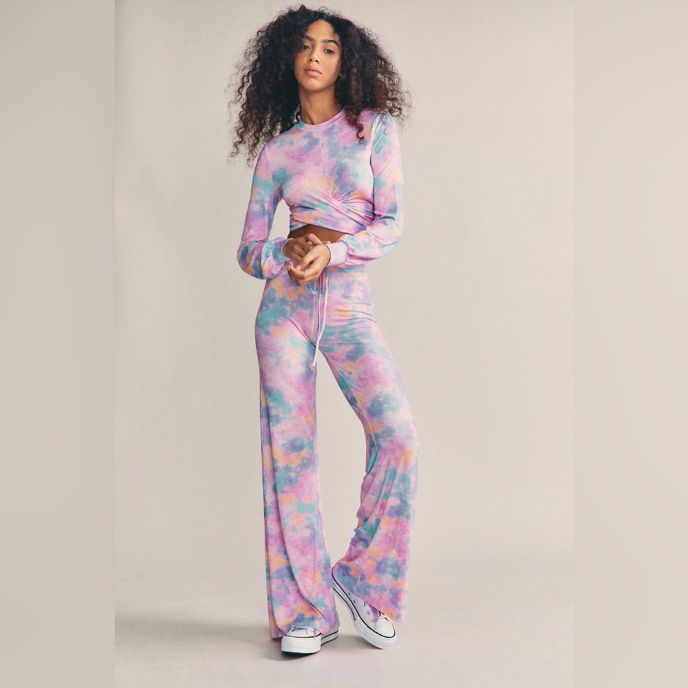 LoveShackFancy x BEACH RIOT lounge set